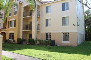 BEAUTIFUL COMMUNITY WITH GREAT AMENITIES.