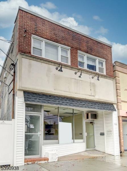Downtown Investment Opportunity Mixed Use Gem !