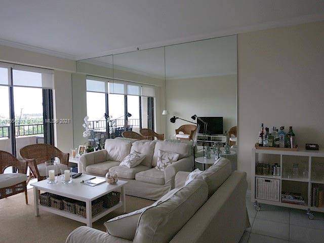Beautiful ocean view from this 10th floor 2 bedroom 2 bath unit.