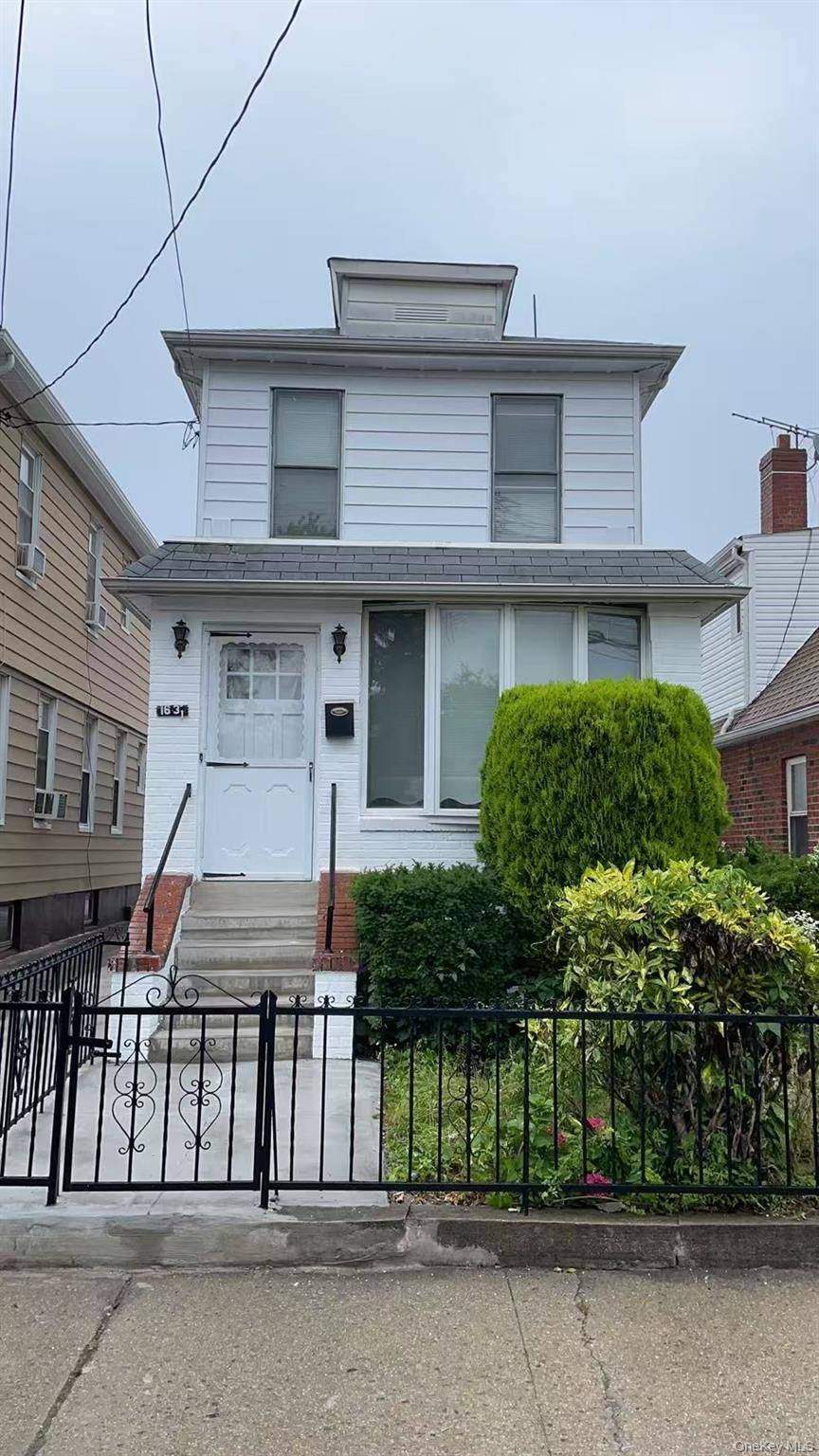 4 Bedroom, 2. 5 Bathroom 1 Family Property For Sale.