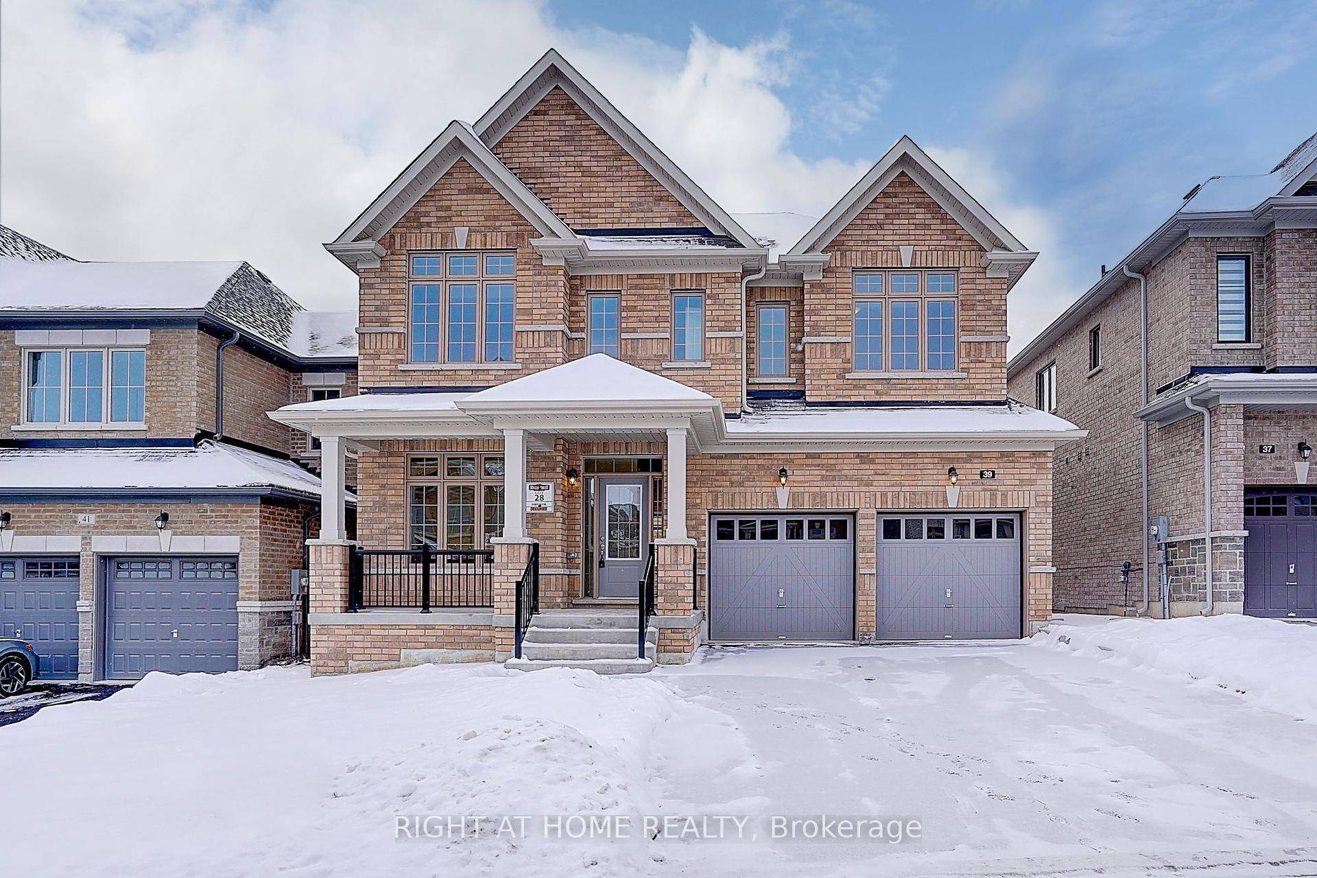 Beautiful New Detached Home in a Great Location !