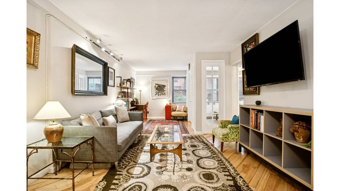 BRAND NEW TO MARKET, NOT TO BE MISSED !