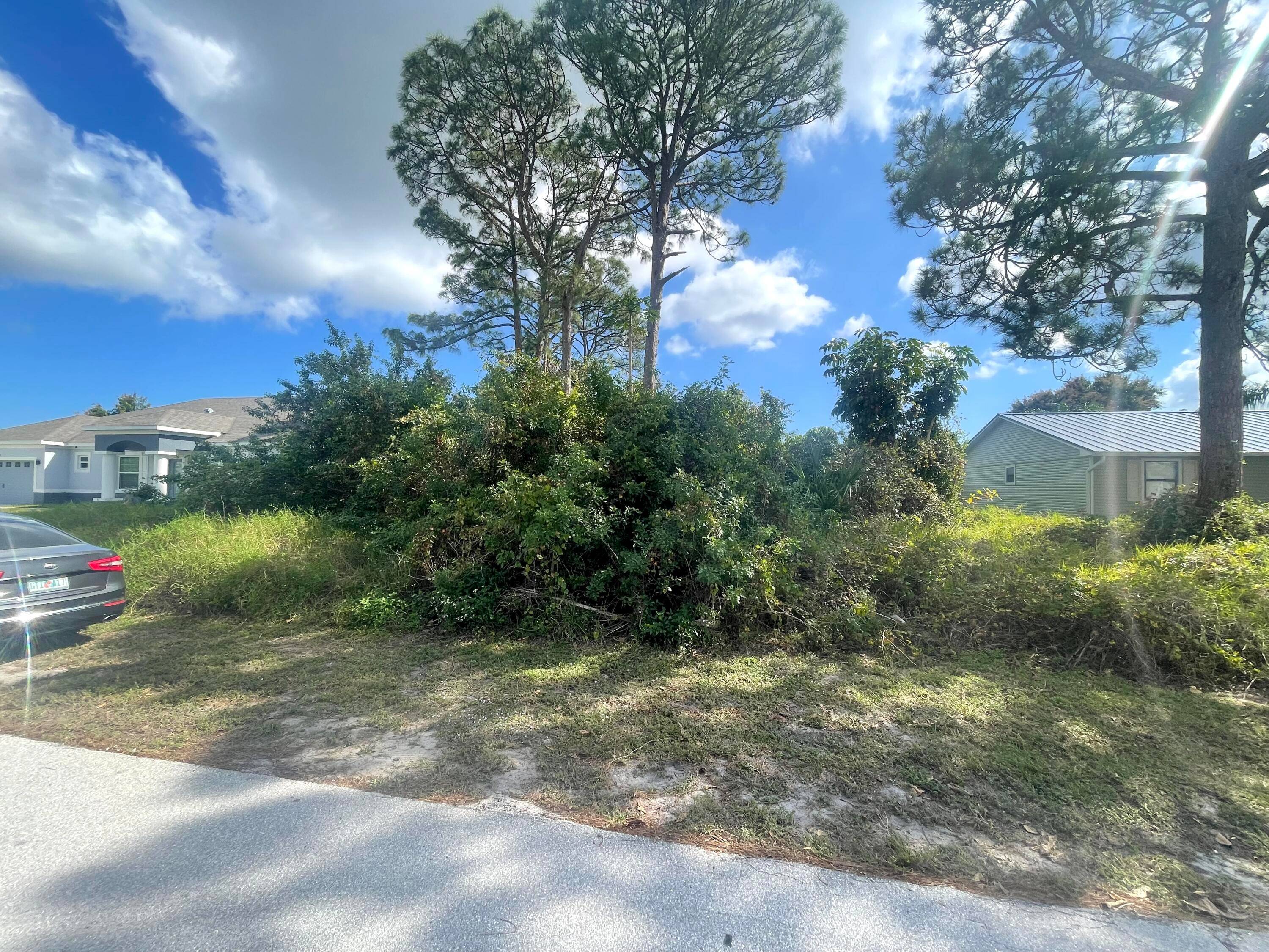 Zoned for Single Family Residential development offer an excellent opportunity to build in fast growing St.