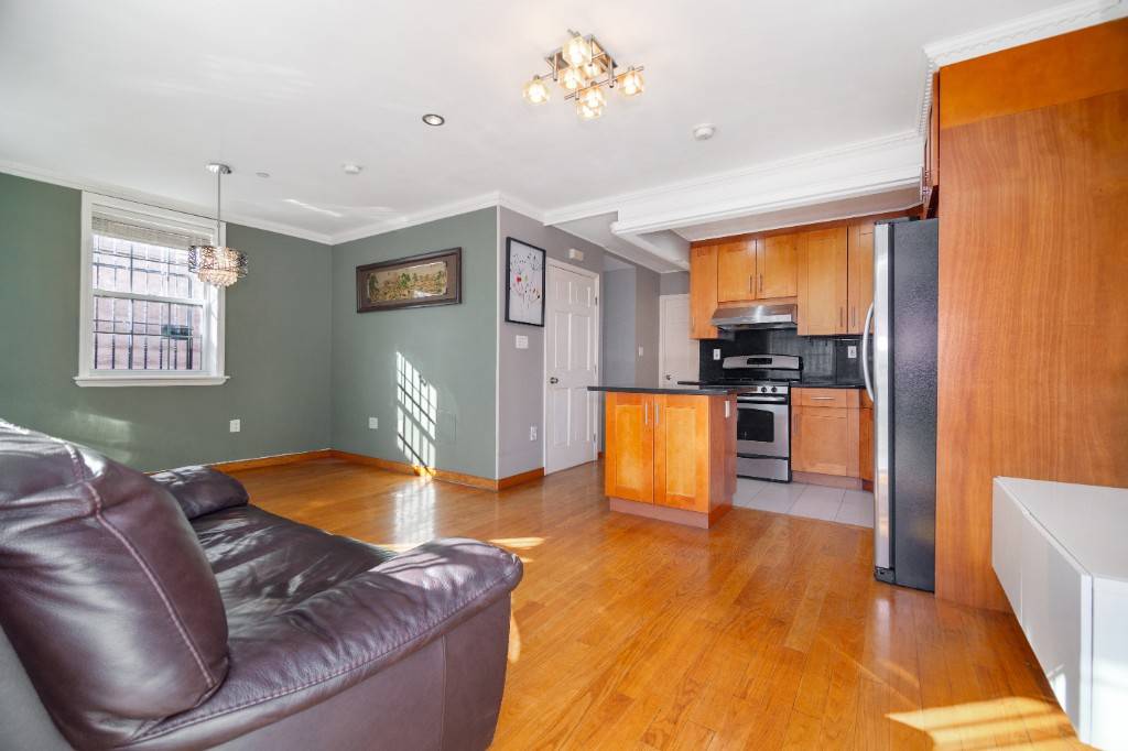 Beautiful semi detached 3BR 1.