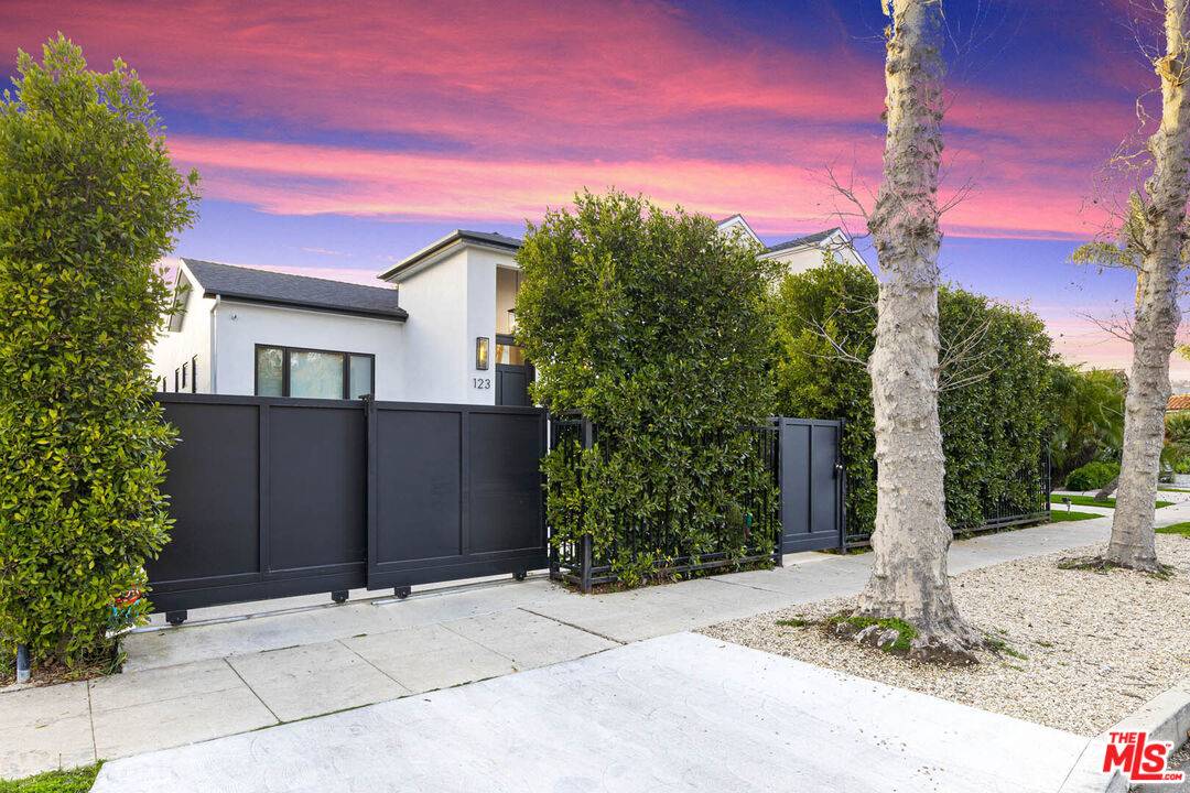 123  S Kilkea Dr 4BR Beverly Grove La