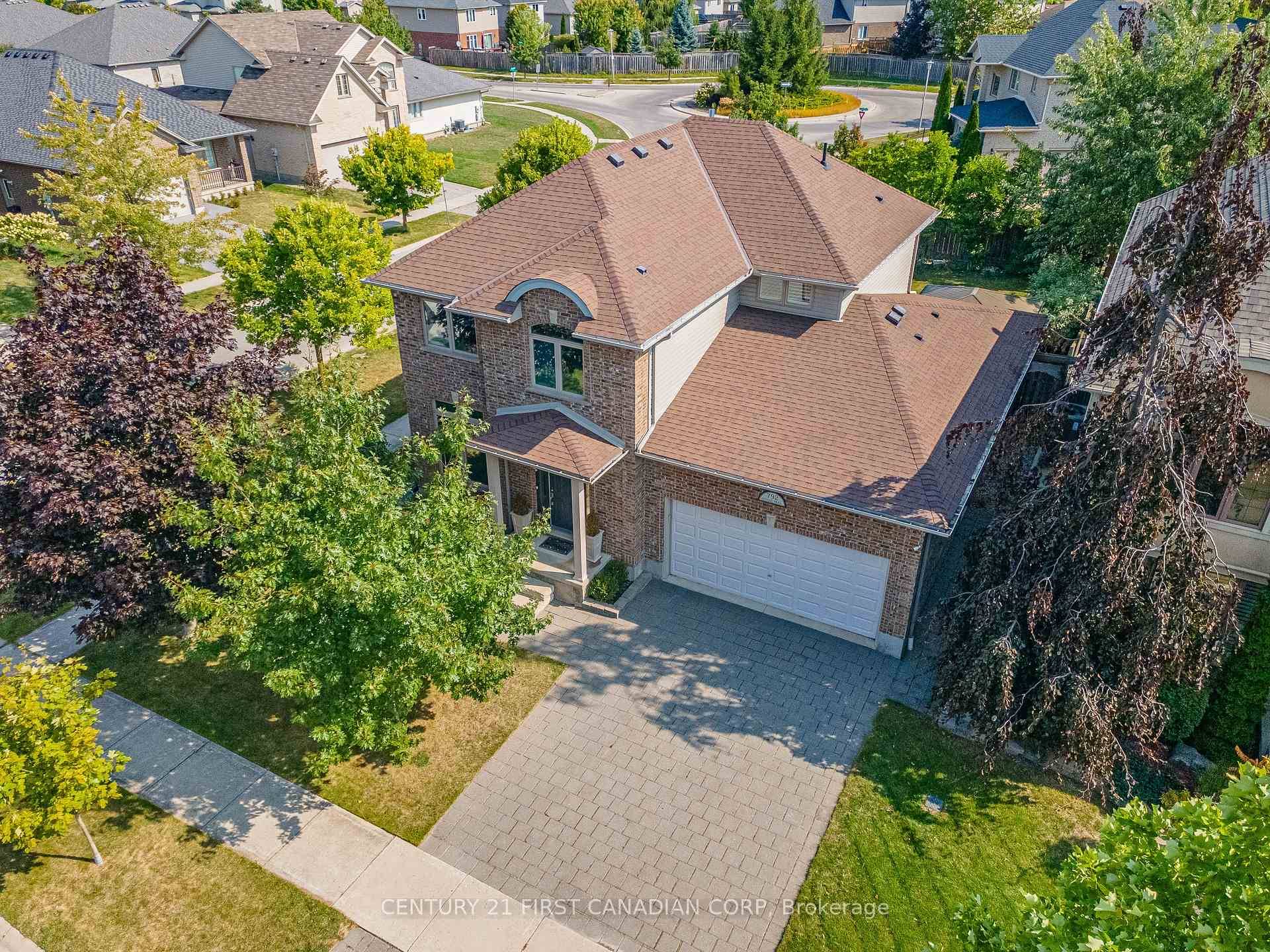 Perfectly tucked between Oakridge and Hyde Park, 792 Redtail Trail is located in the highly desirable Deer Ridge community of North London.