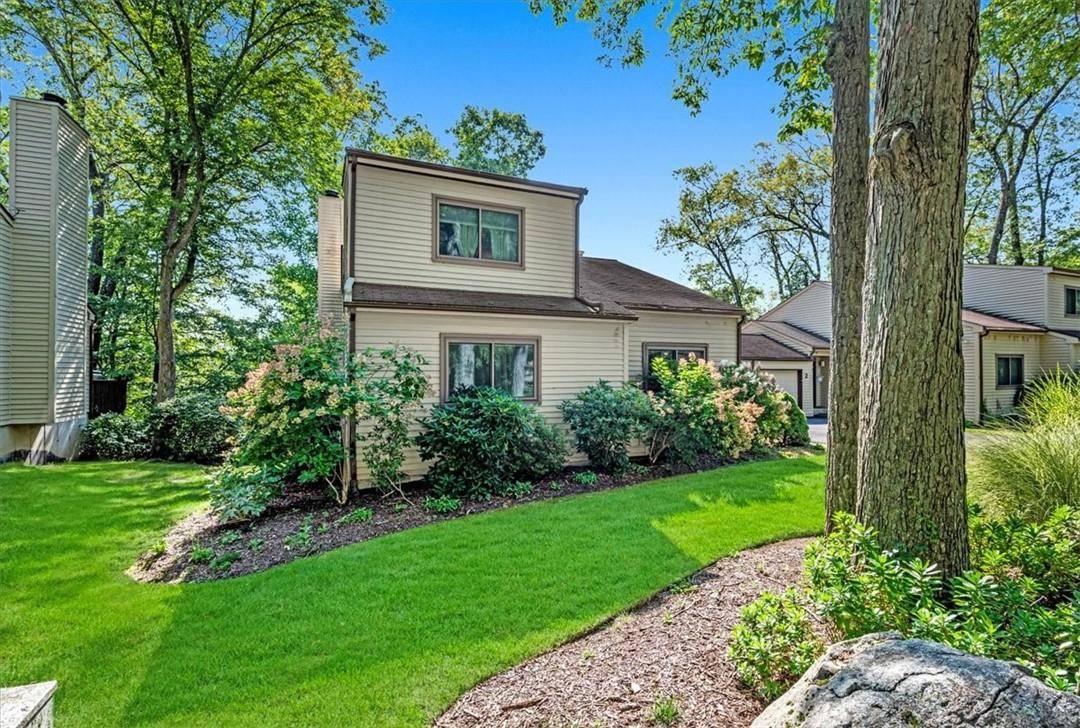 Priced to MOVE..... This rare 4 bedroom, 4 bathroom townhome in the sought after Timber Ridge community of Woodbury, NY offering many updates, and a versatile location !