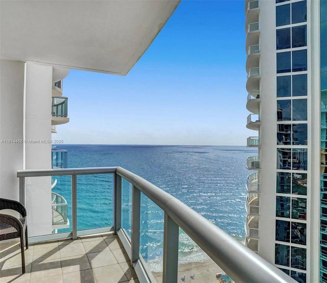 BEAUTIFUL CONDO LOCATED AT SUNNY ISLES.