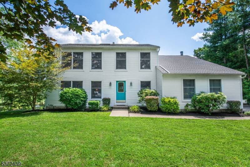 Beautiful 5 bedroom colonial with fabulous mountain skyline view and cul de sac location.