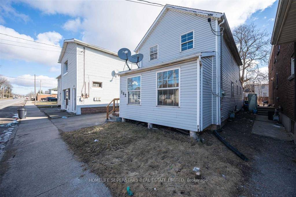 Welcome to 362 Crownland Ave, Walland in Niagara.