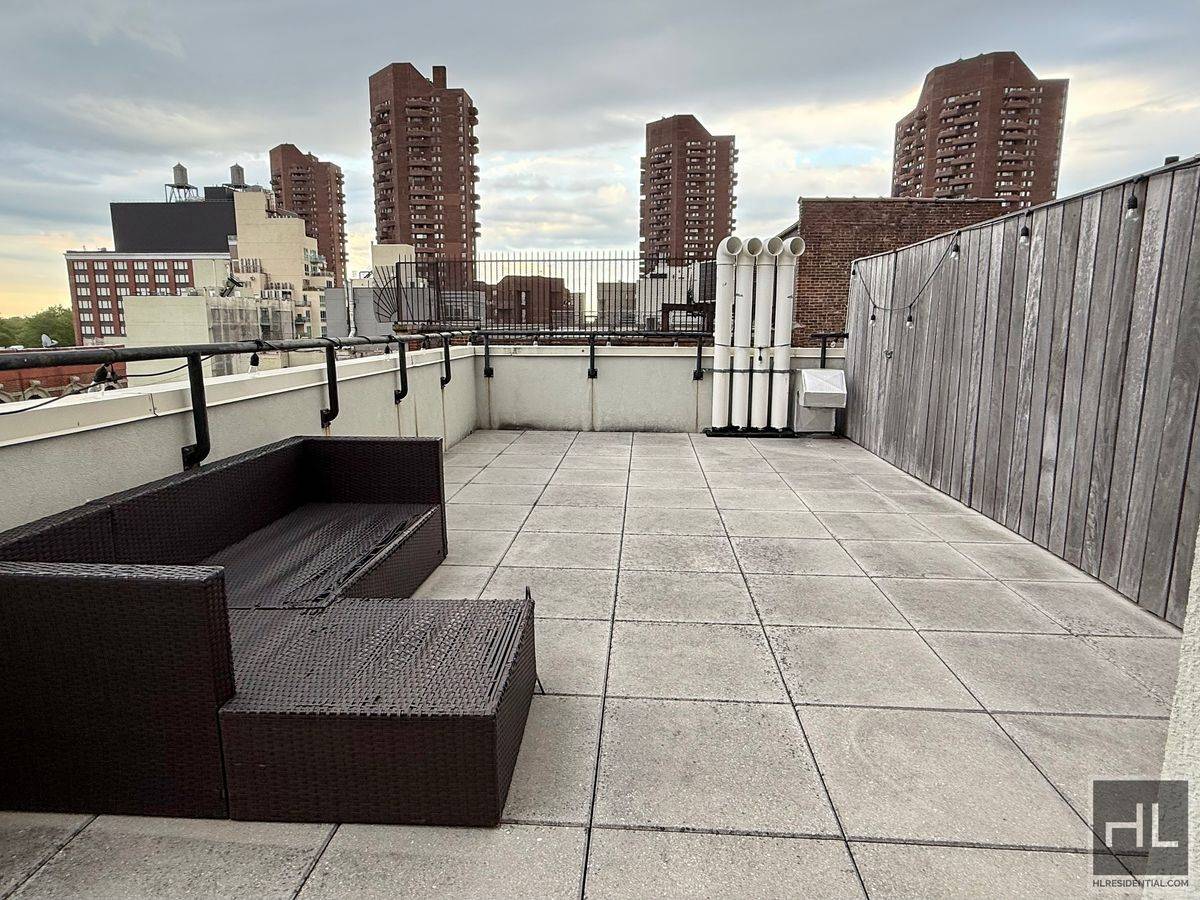 This light filled 1 bedroom apartment has over 475 sqft of private wrap around terrace space with a northern view of the city.