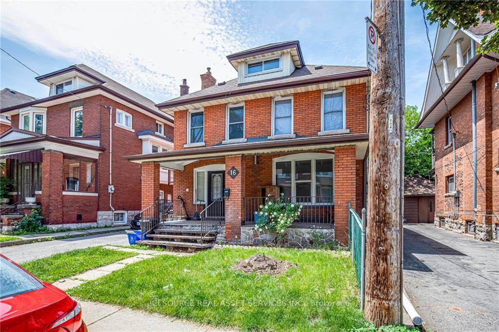 2 Bedrooms, 1 bathroom, upper floor unit in a Victorian style duplex, in St.