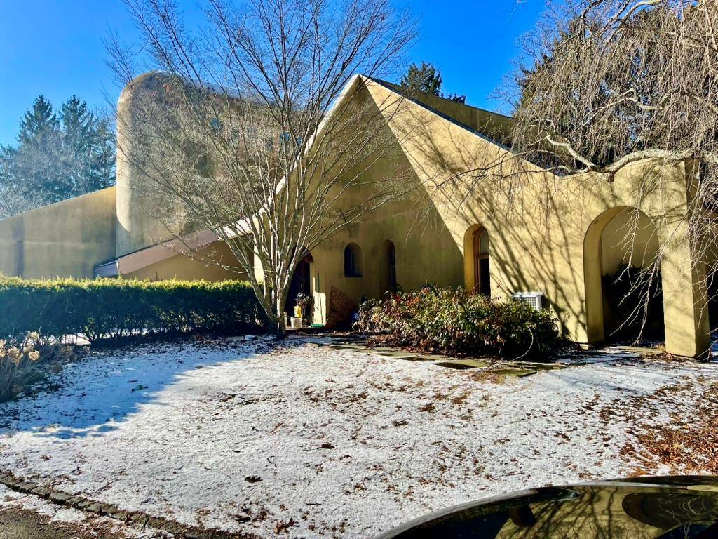 Short Sale ONE OF A KIND Incredible 4.