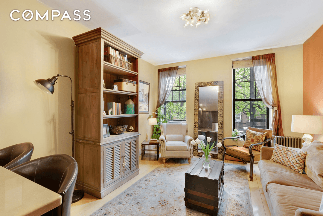 Shown by appointment Come home to this open and sunny, pet friendly one bedroom, one bath property in prime Carrol Gardens.