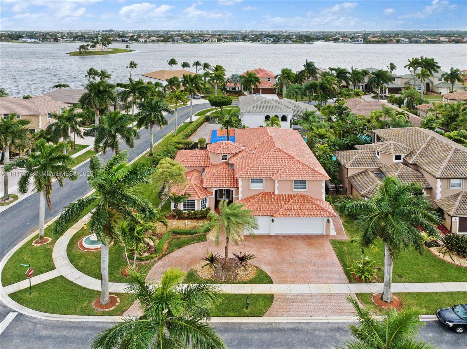 LUXURIOUS RENOVATED HOME, 6 BEDROOMS, 5 BATHROOMS, NEW ROOF COMPLETED IN AUGUST 2022, NEWER EUROPEAN STYLE KITCHEN W QUARTZ COUNTER TOPS PLUS ALL NEW TOP OF THE LINE KITCHEN APPLIANCES, ...