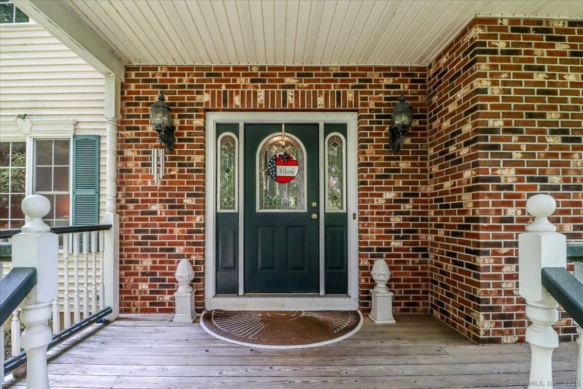 Located on a quiet cul de sac, this 4 bedroom 2.