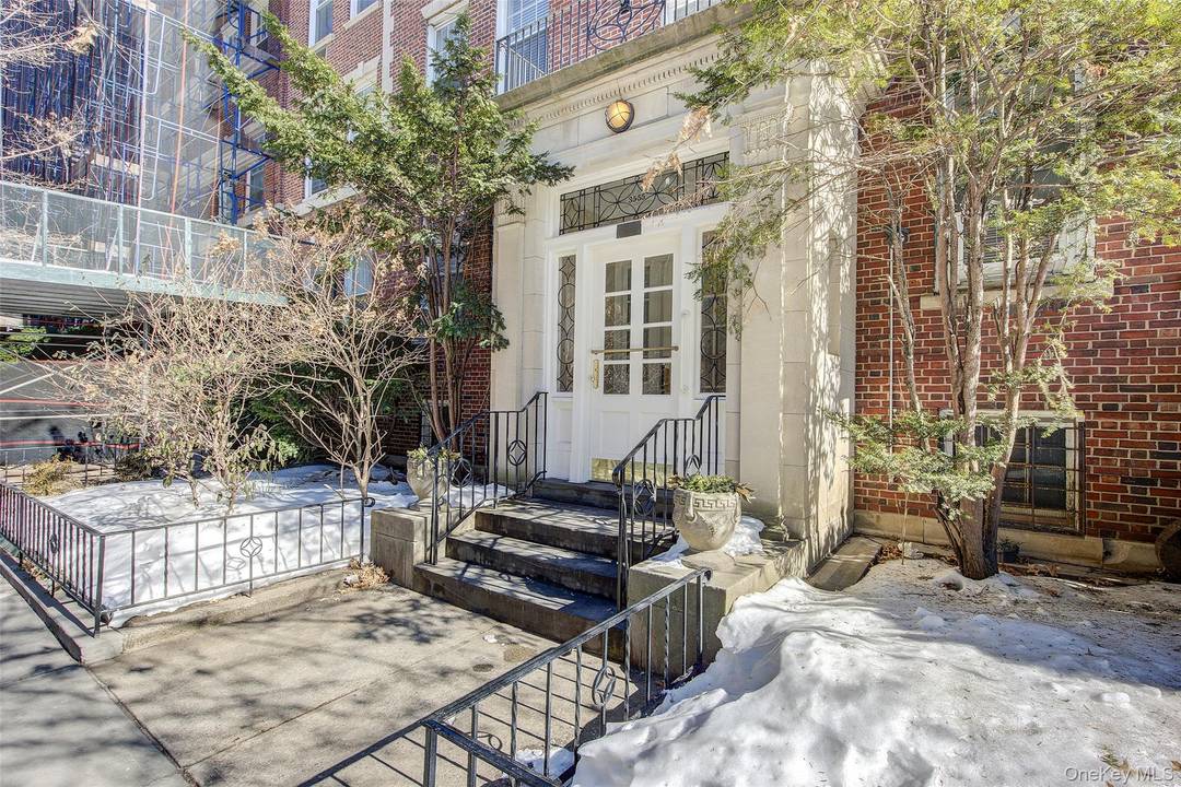 Top floor, north wing two bedroom, two bath residence in landmark Hawthorne Court, located in the heart of the Jackson Heights Historic District.