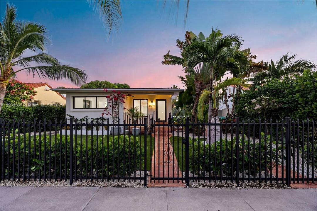 Turn Key Duplex in the Heart of the city !