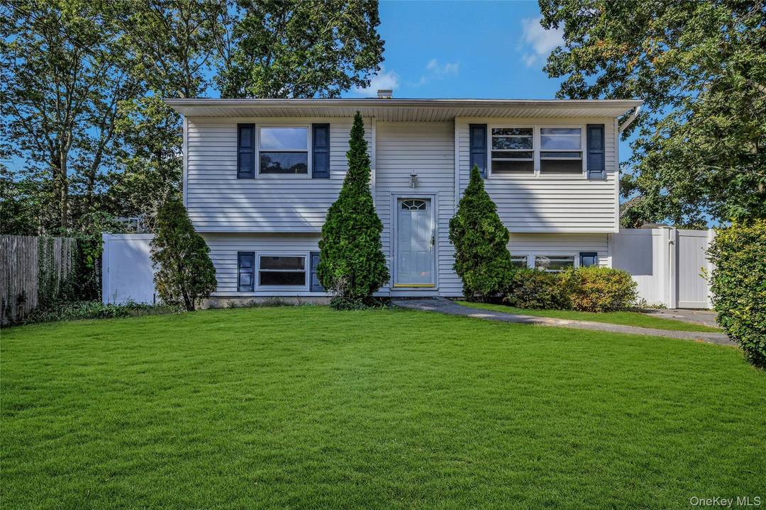 Beautifully Updated Home on Oversized 2 Lot Property !