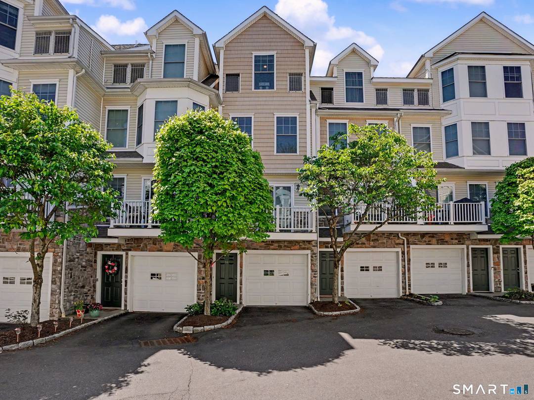 Sought after Rivers Edge offers this fabulous 4 level townhome with spacious, light filled living throughout !