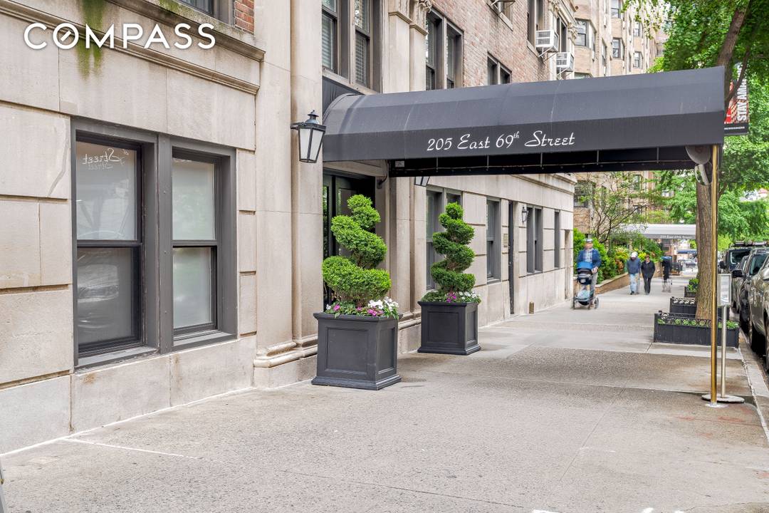 2 Bedroom 2 Bath Possibility Fantastic opportunity to create a 2 Bedroom 2 Bathroom apartment.