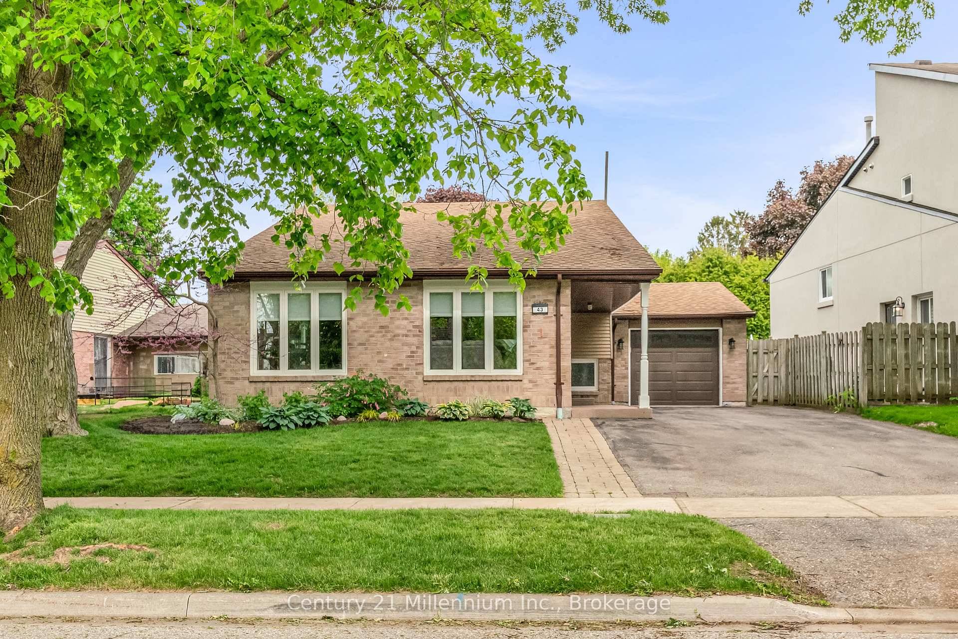Welcome to this beautiful 4 level backsplit located on a quiet family friendly street in the desirable Aurora Highland community.