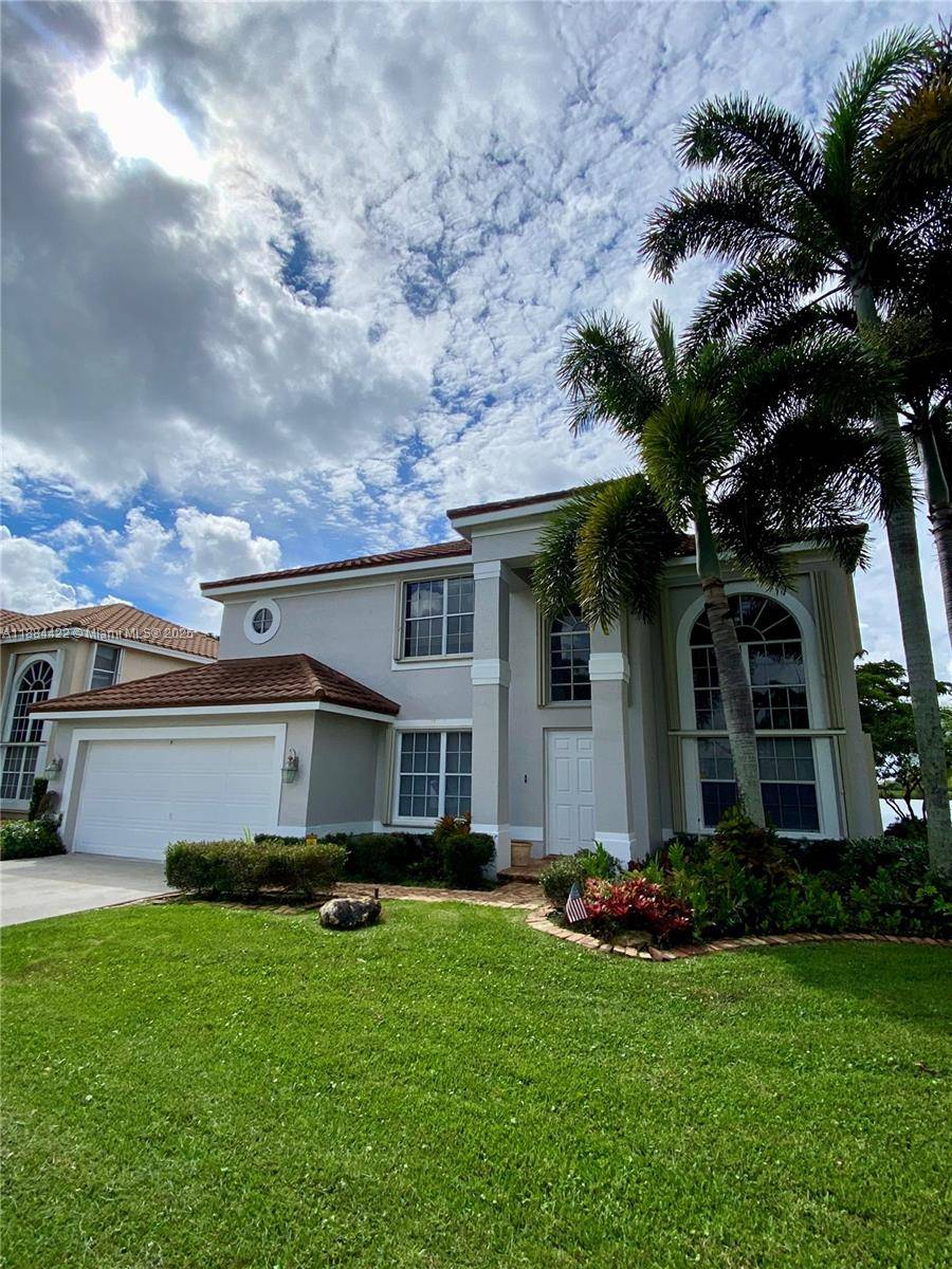 Beautiful 2 story home located in the Treasure Cay subdivision of Silver Lakes, Pembroke Pines.