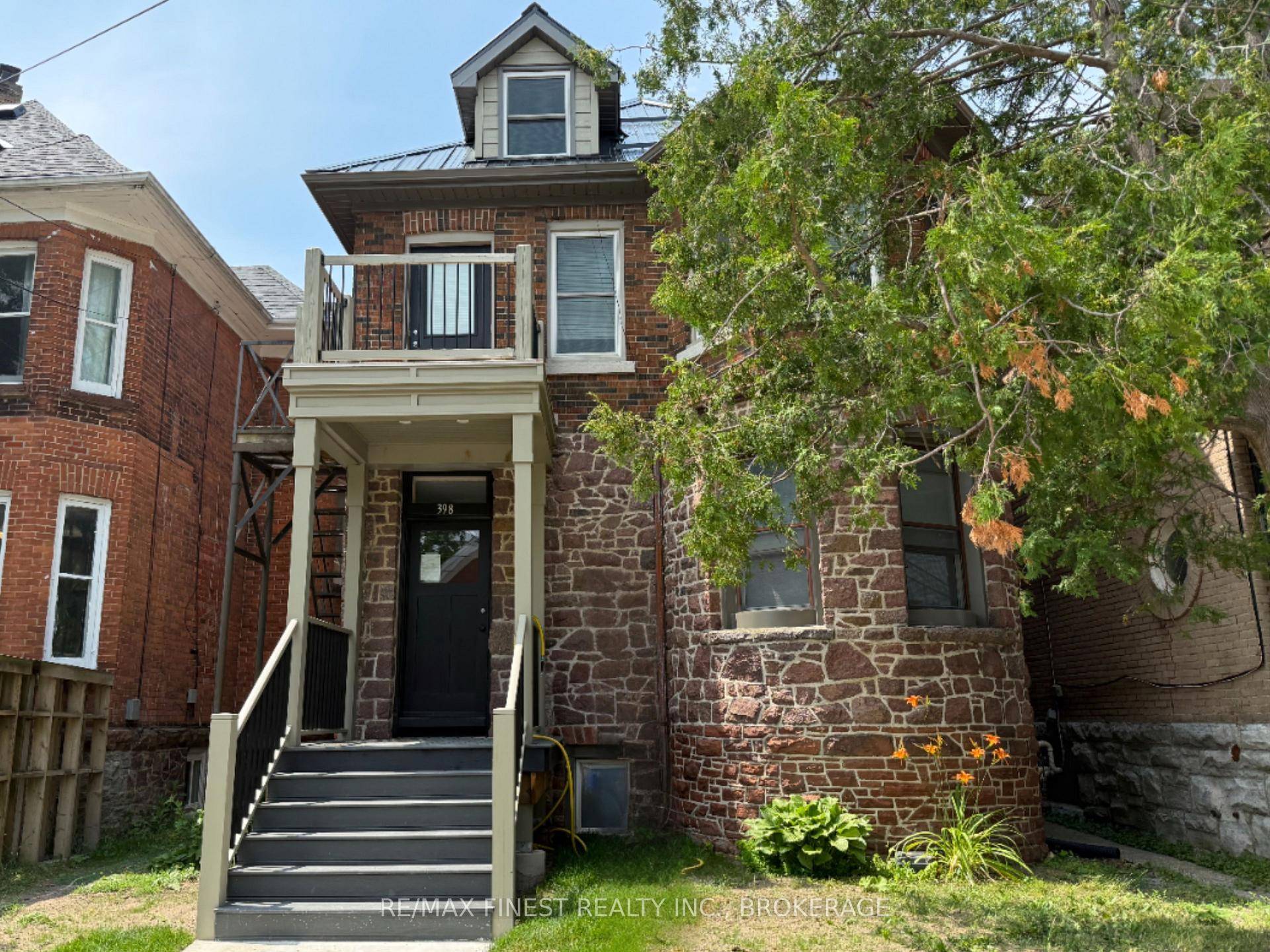 Fantastic investment opportunity with this updated property consisting of 4 one bedroom apartments.