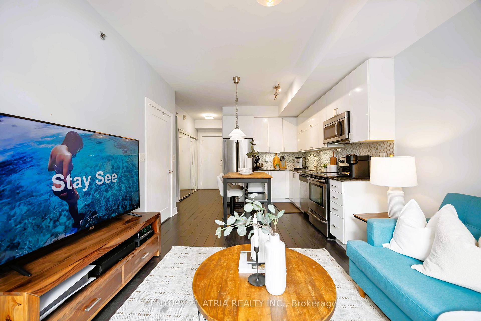 Experience breathtaking views in this stunning suite !