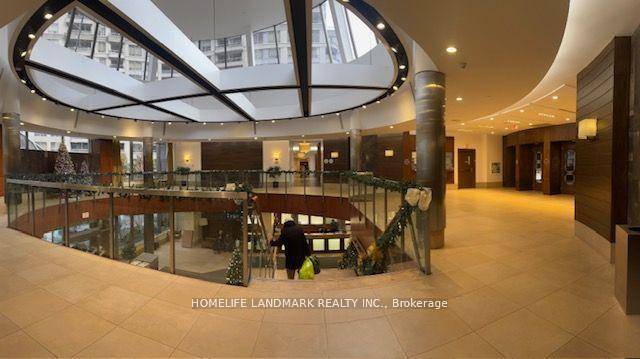 Welcome to this beautifully maintained and stylish condo, ideally located in the heart of Mississauga.