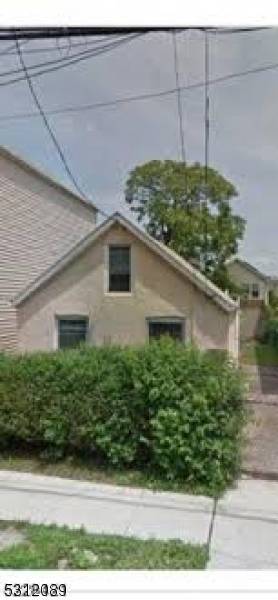 3 Bed 1 bath with potential to be a 6 bed 3 bath.