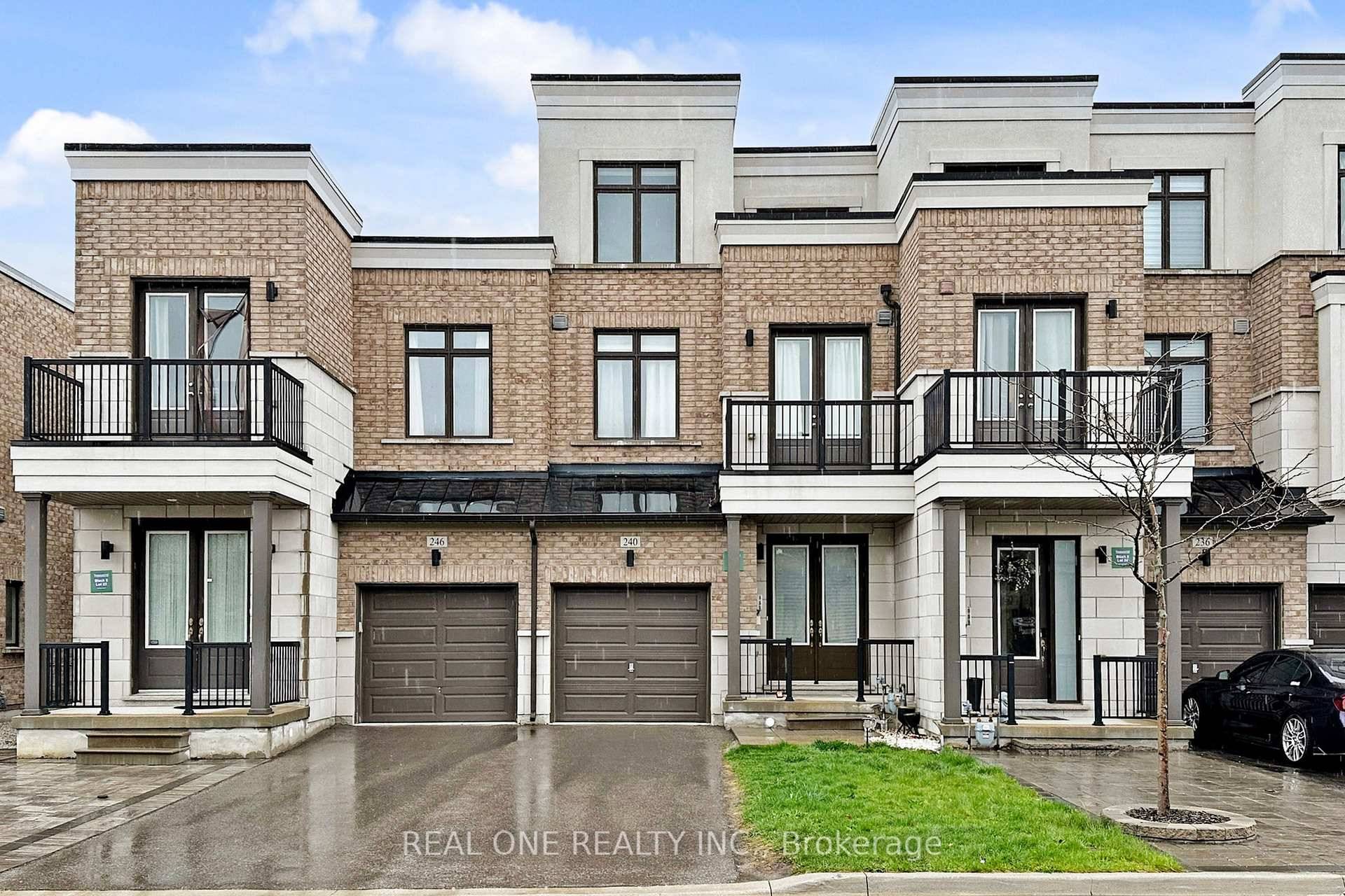 Ravine Lot ! Premium Townhouse with Rooftop Terrace No Sidewalk !