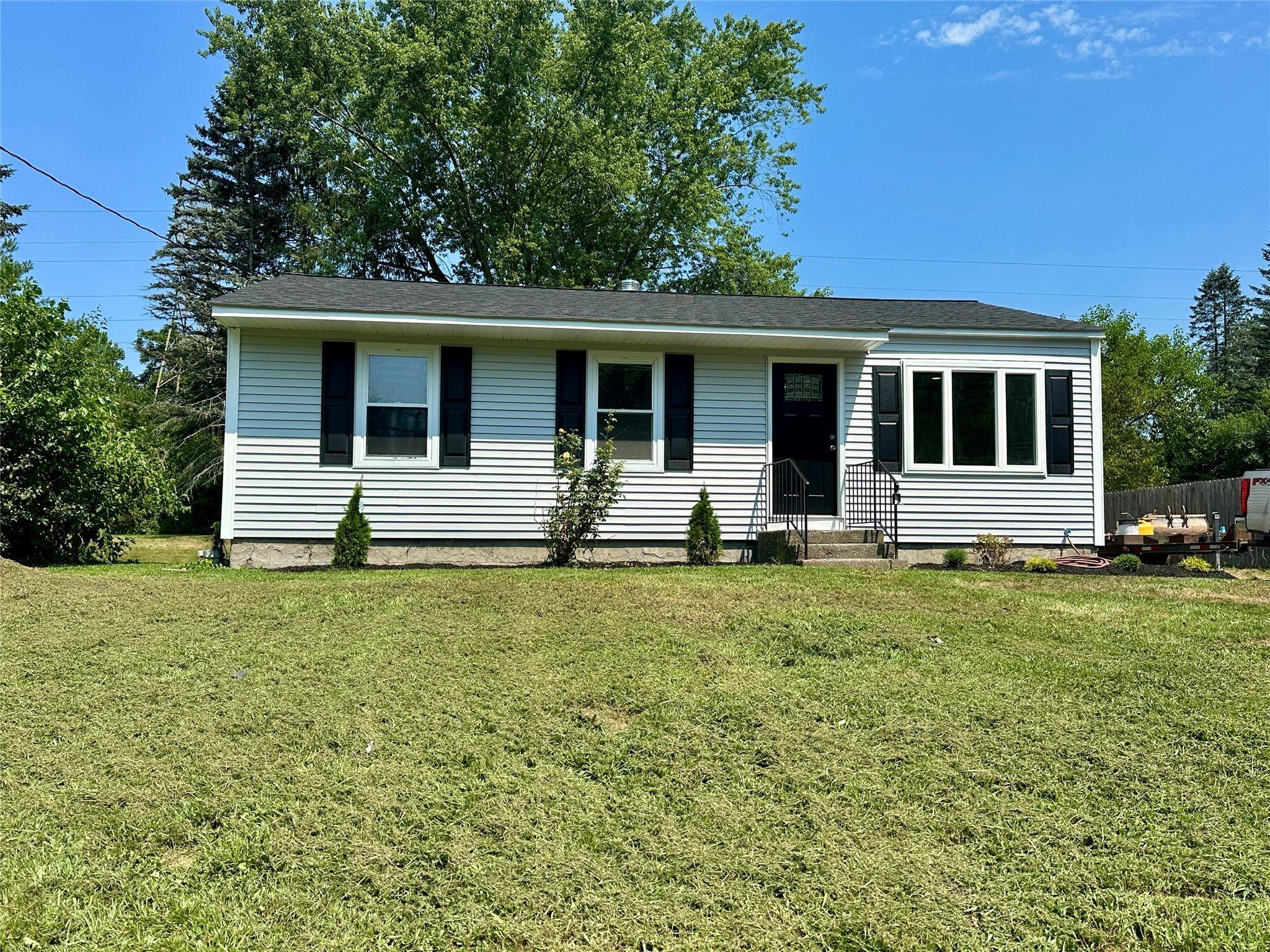 Beautifully Updated Ranch in Prime Warwick Location !