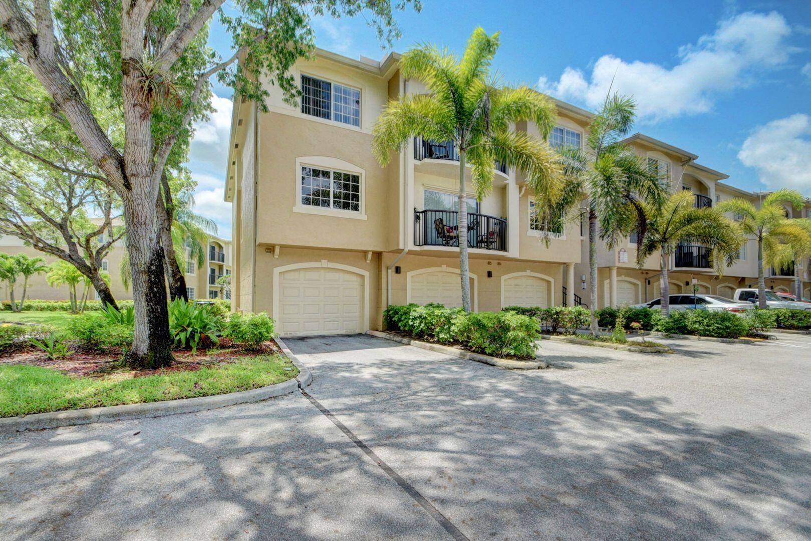 Amazing gated community of Grandview at Crestwood 2 2 freshly redone with new flooring and fresh paint.