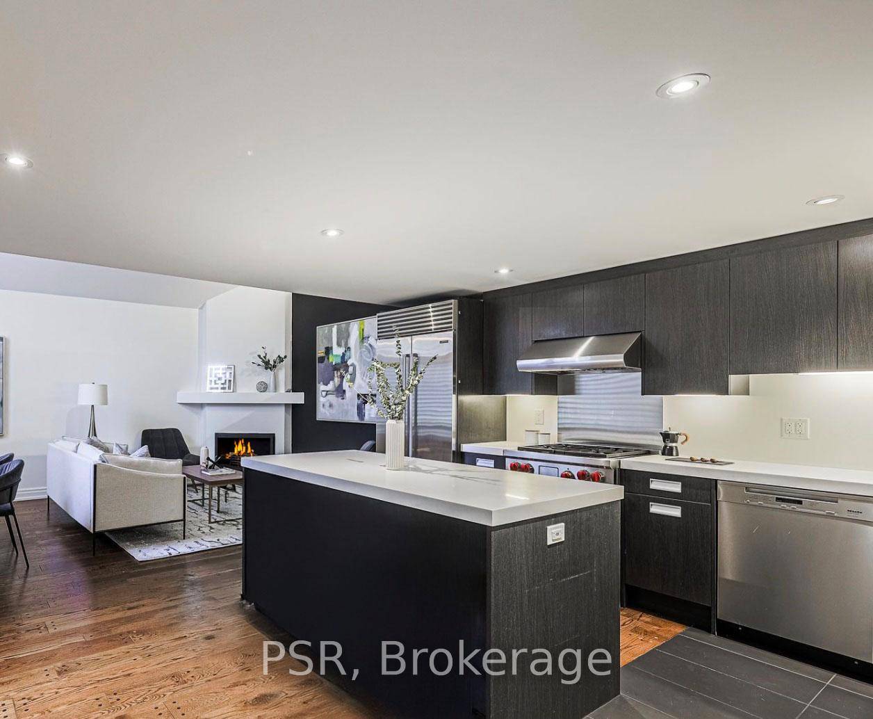 Exquisite Executive Coach House in Prestigious Summerhill.
