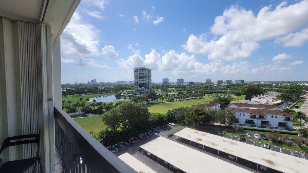 Welcome to your dream condo in the desirable Lands of the President !