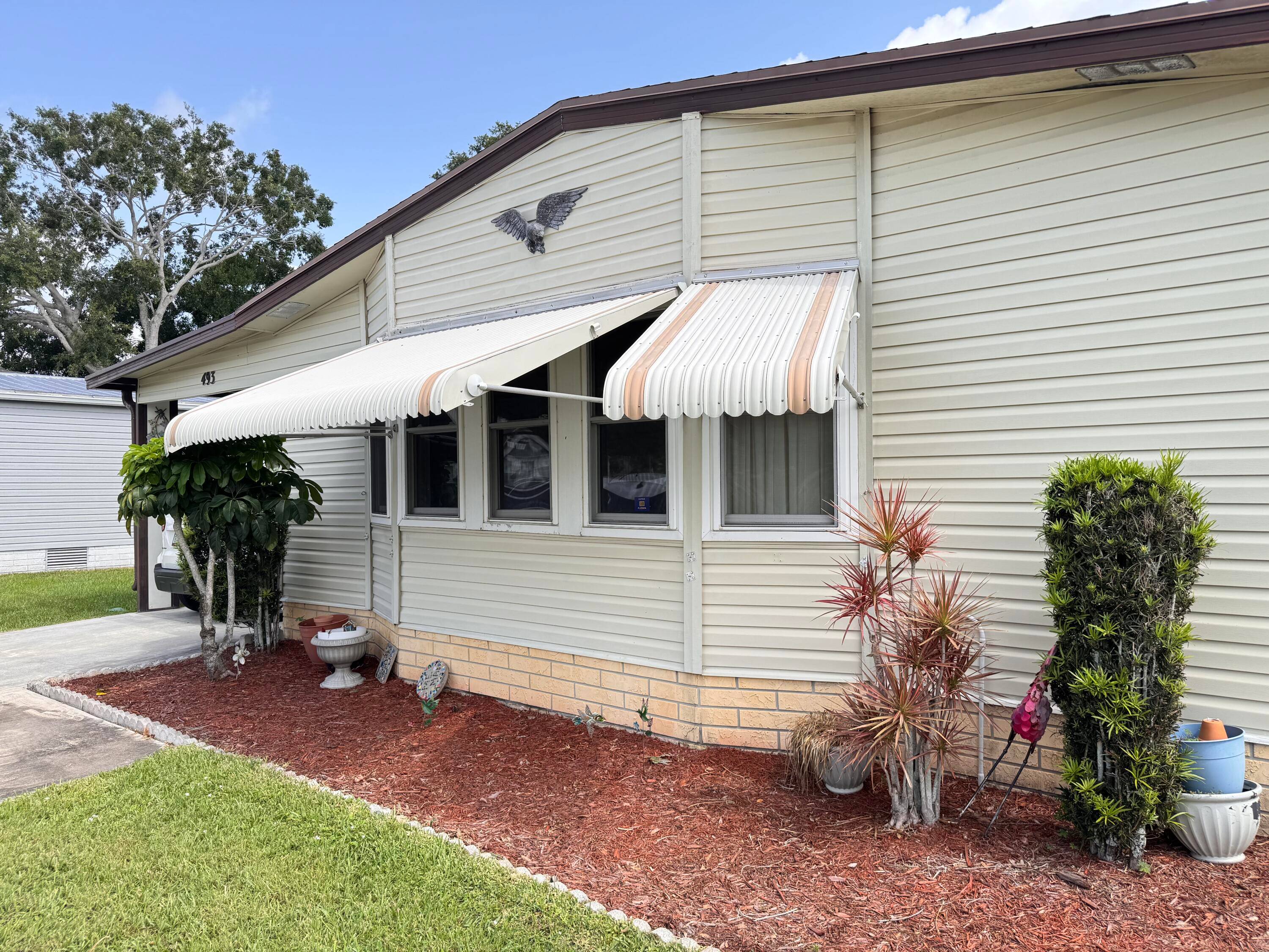 Spacious and well maintained 2 Bedroom 2 bathroom mobile home located in the desirable 55 community of Tropical Isles.