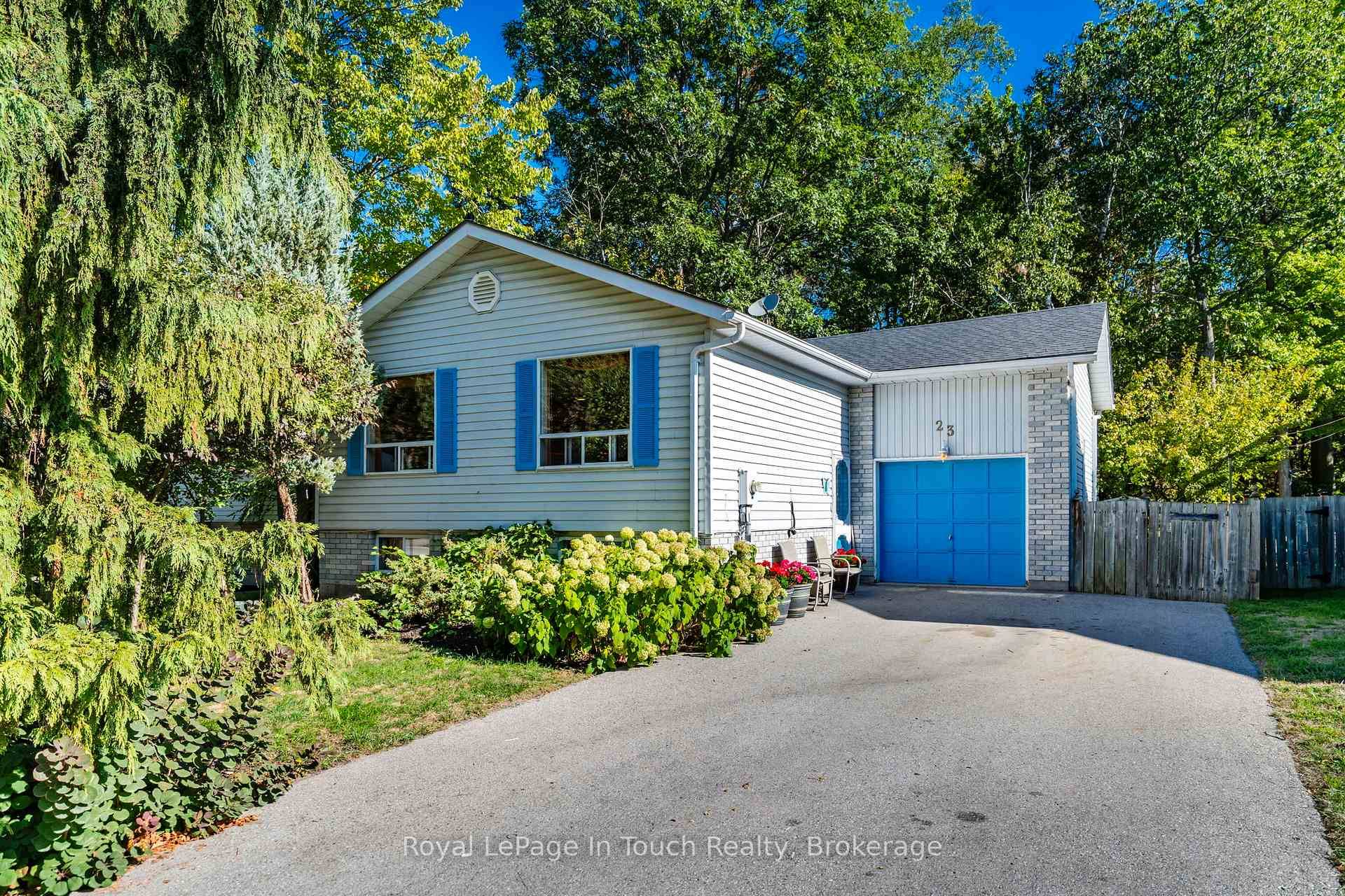 Welcome Home to 23 Caribbean Drive, Wasaga Beach !