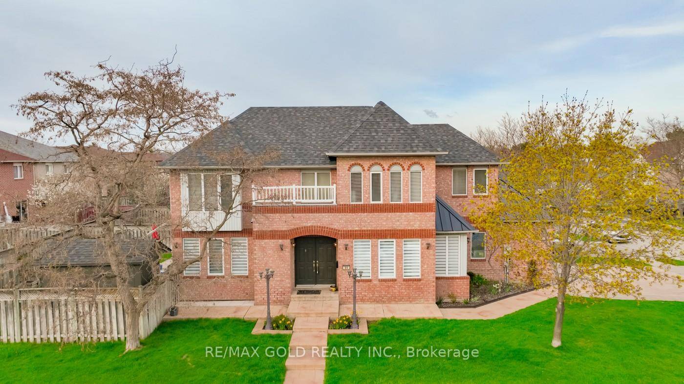 Discover an exceptional opportunity to own a stunning detached corner lot home, featuring 5 2 bedrooms and four bathrooms in a vibrant and sought after neighbourhood.
