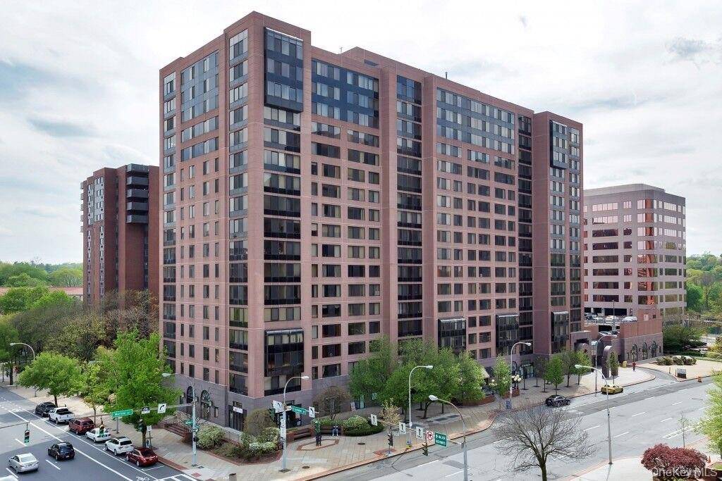Commuter s dream meets luxury living in this upscale 2 bedroom, 2 bath rental at The Seasons Condominium in the heart of downtown White Plains.
