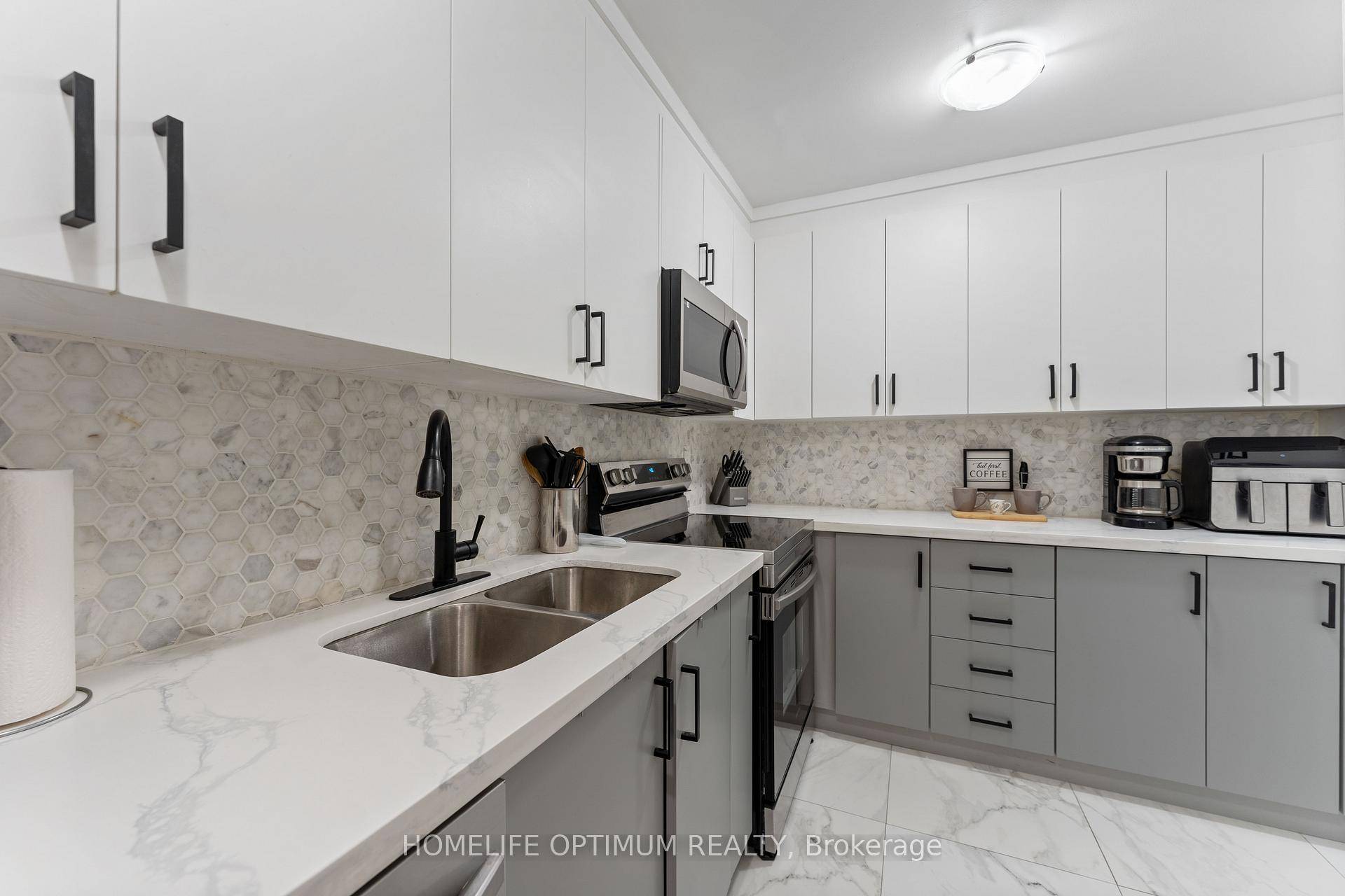 Welcome to this bright, spacious, and beautifully renovated two level townhome perfectly situated in a vibrant neighborhood near shopping, public transit, the University of Toronto Scarborough, and just steps from ...