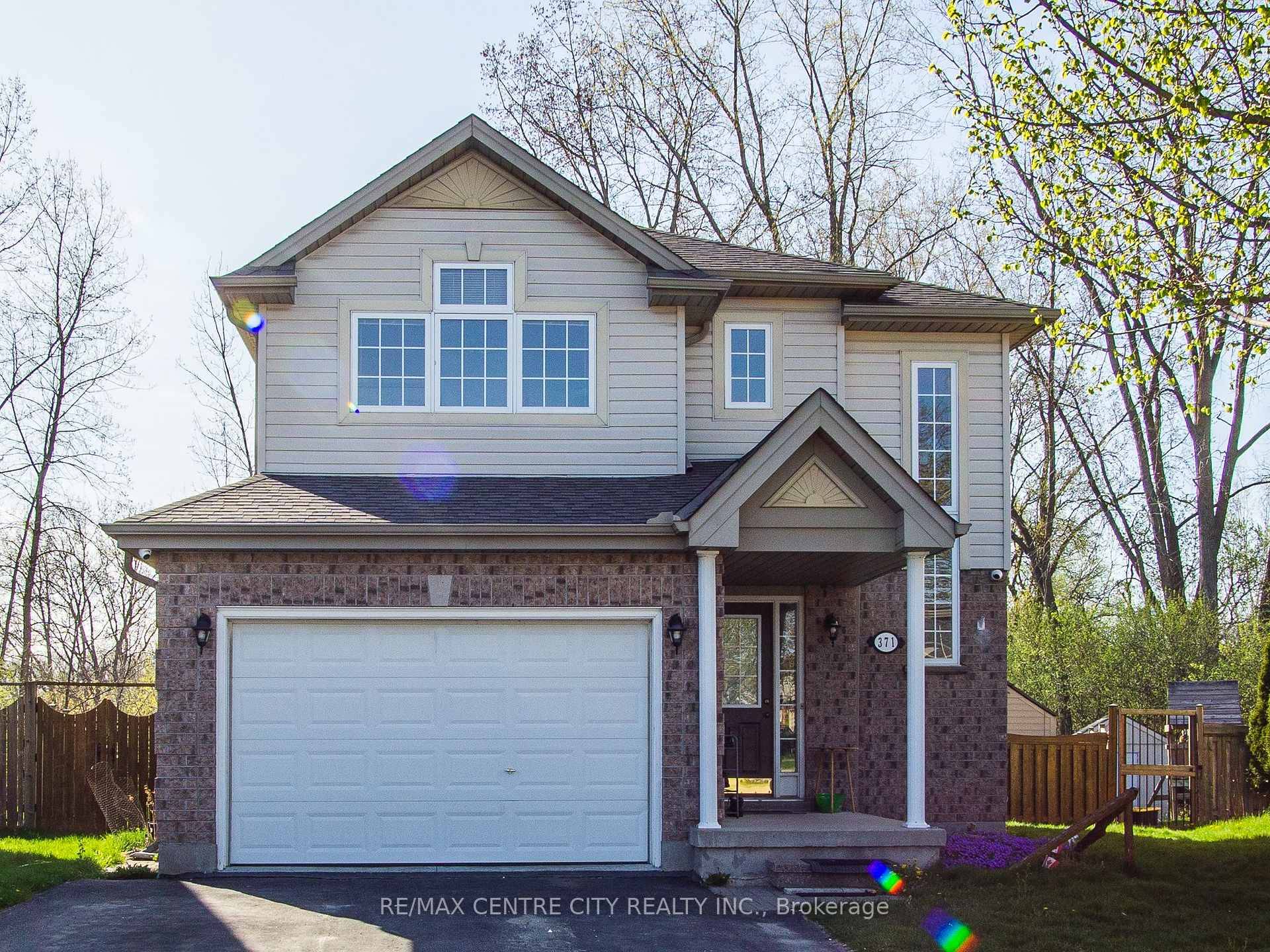 This exceptional two story home has the largest backyard 12150 sqft and private court in the neighbourhood.