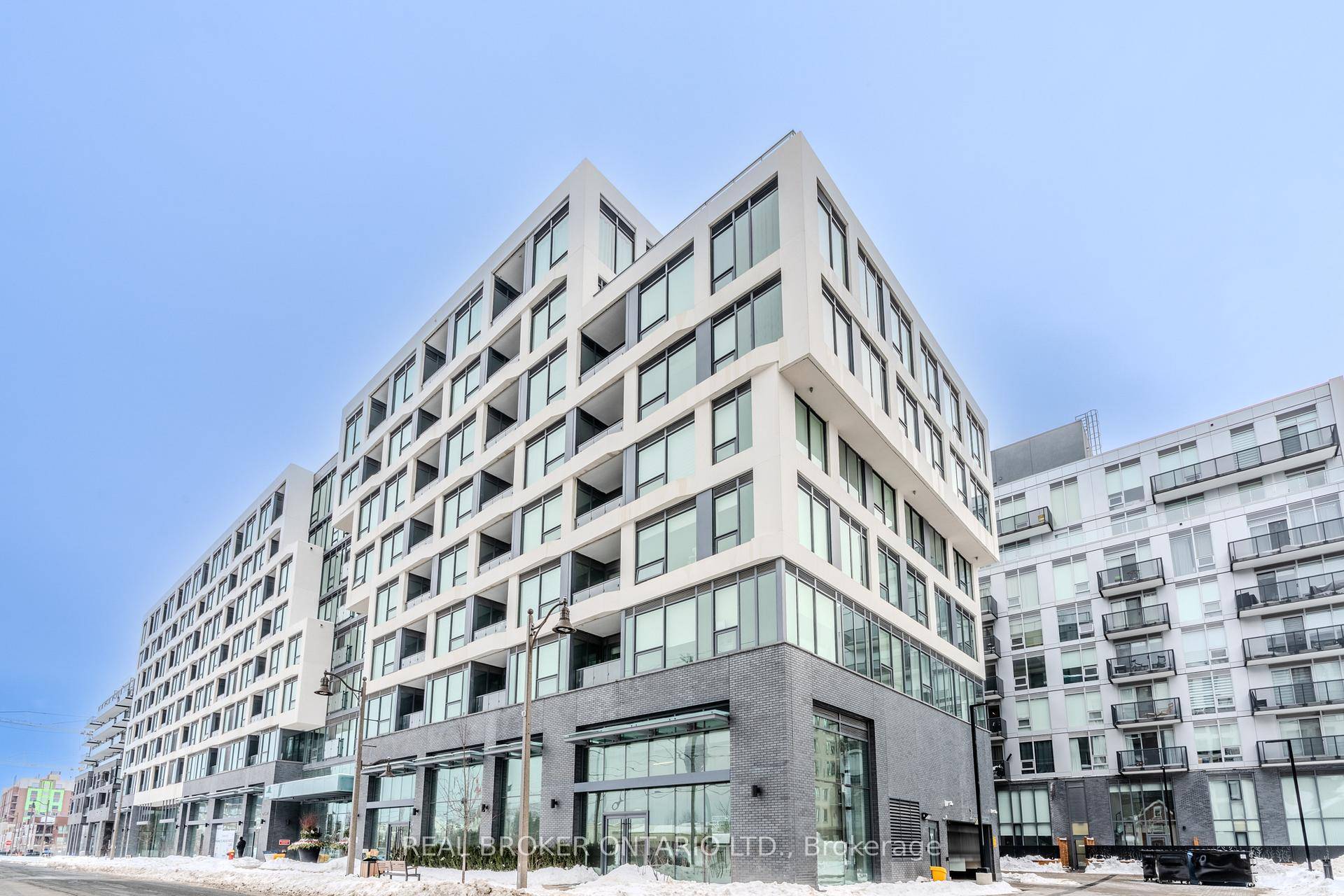 This Spacious Oakville Condo Apartment is available for rent, which features a modest 1 Bedroom Den layout with 2 Bathrooms !