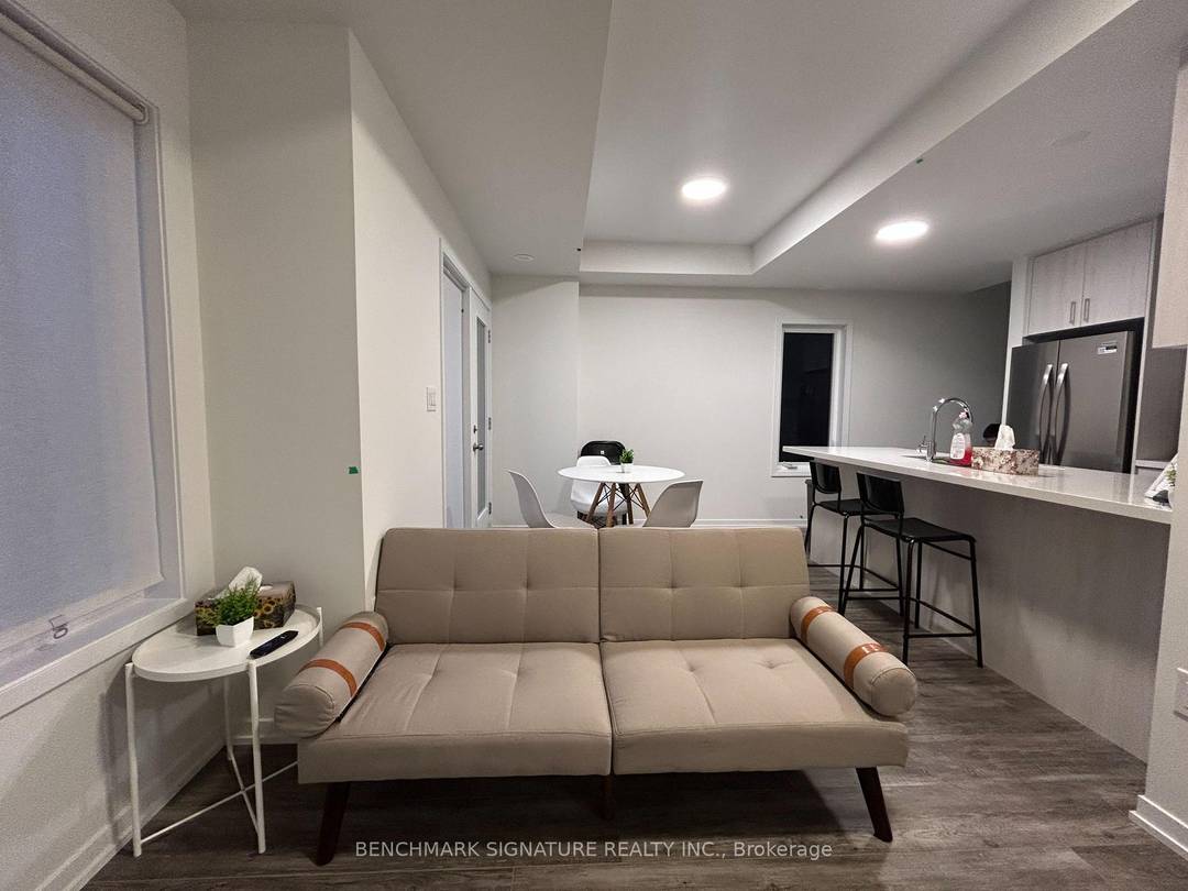 Brand new, luxurious 3 storey back to back townhouse at Major Mackenzie amp ; Hwy 404.