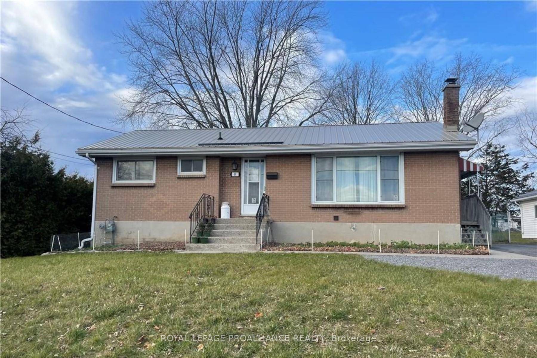 Welcome to 44 North Park Gardens Unit A, located in a friendly sought after neighbourhood in the heart of Belleville.