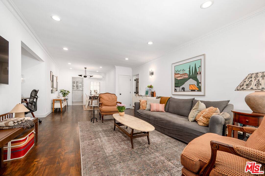 1615  N Laurel Ave 1BR Hollywood Hills East La