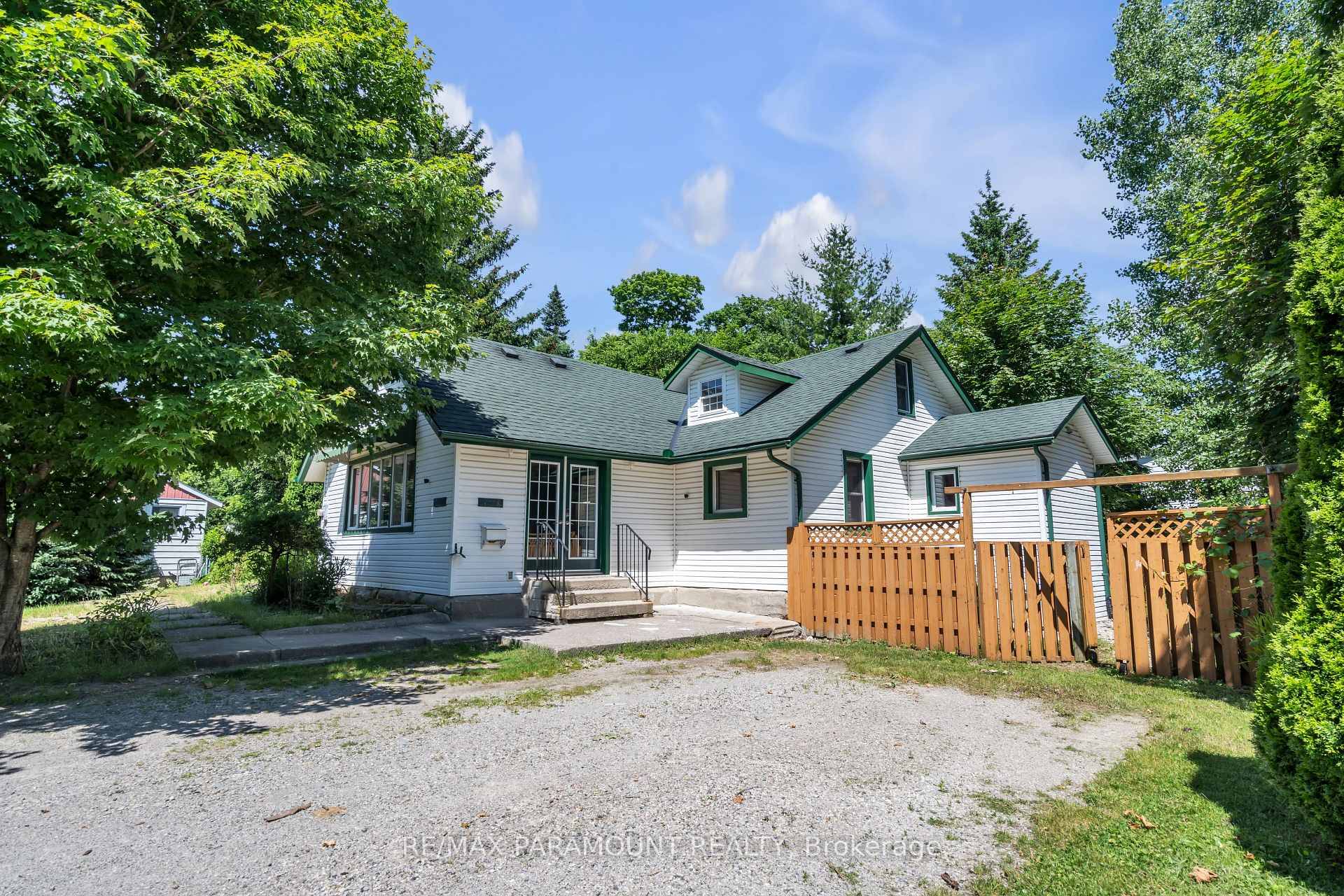 A Must See, You Will Be Surprised After Seeing The Size And The Potential Of This Huge 5 Bedrooms House.