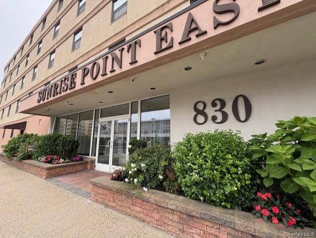 Welcome to Sunrise Point East 1F !
