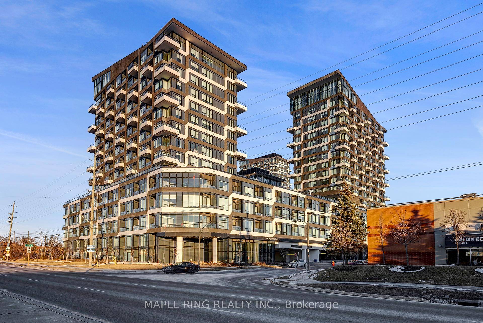 Oak and Co. Premium Condo Town, Bright and Spacious, 2 Bed 3 Bath, Plus Den, Steps From the Morrison Creek Ravine.