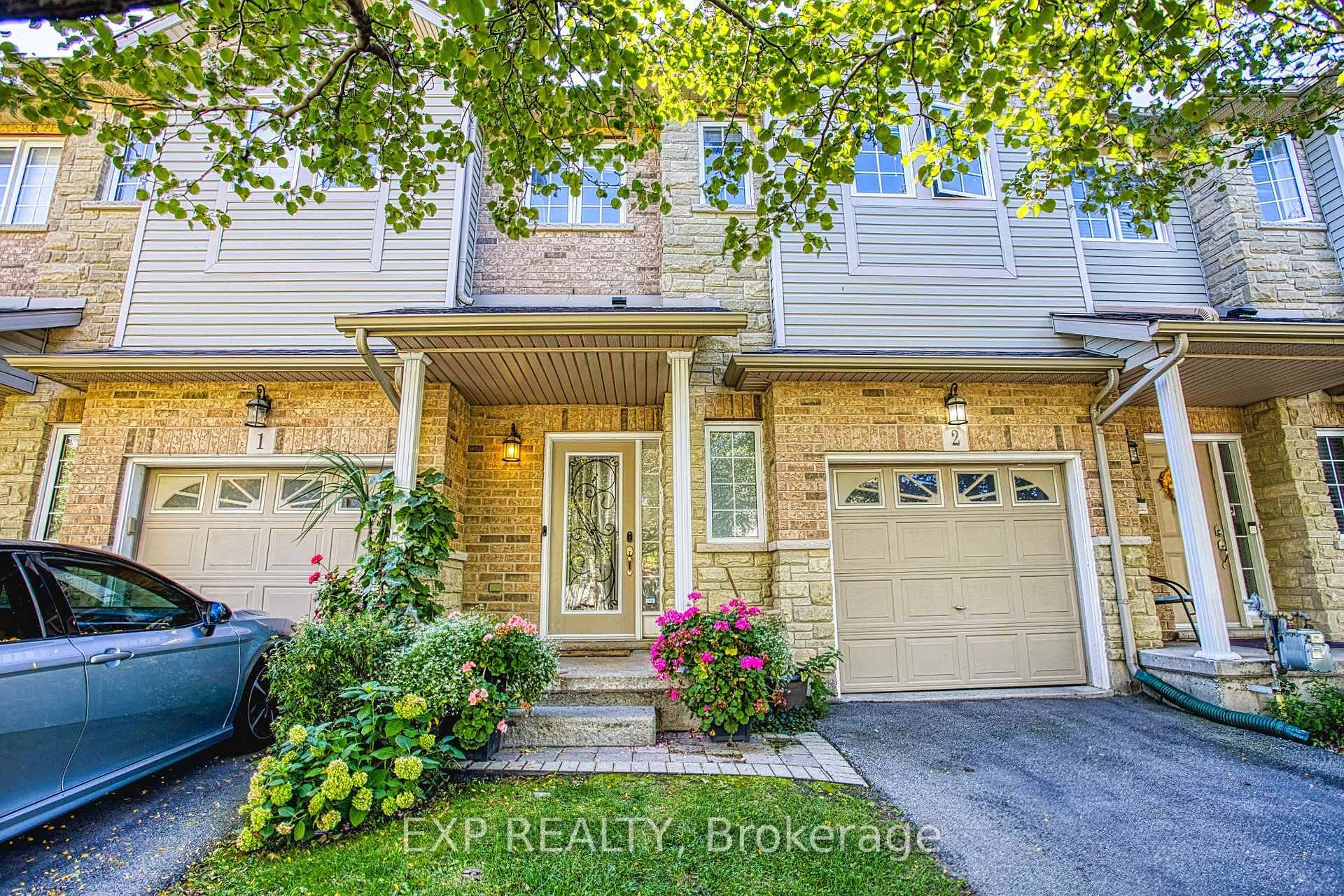 Welcome to 2 25 Ivybridge Drive, a well maintained townhouse in a desirable Stoney Creek community.
